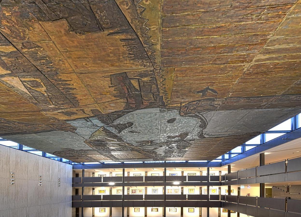 Parador De Turismo De Leon Ngoại thất bức ảnh The ceiling of the main atrium